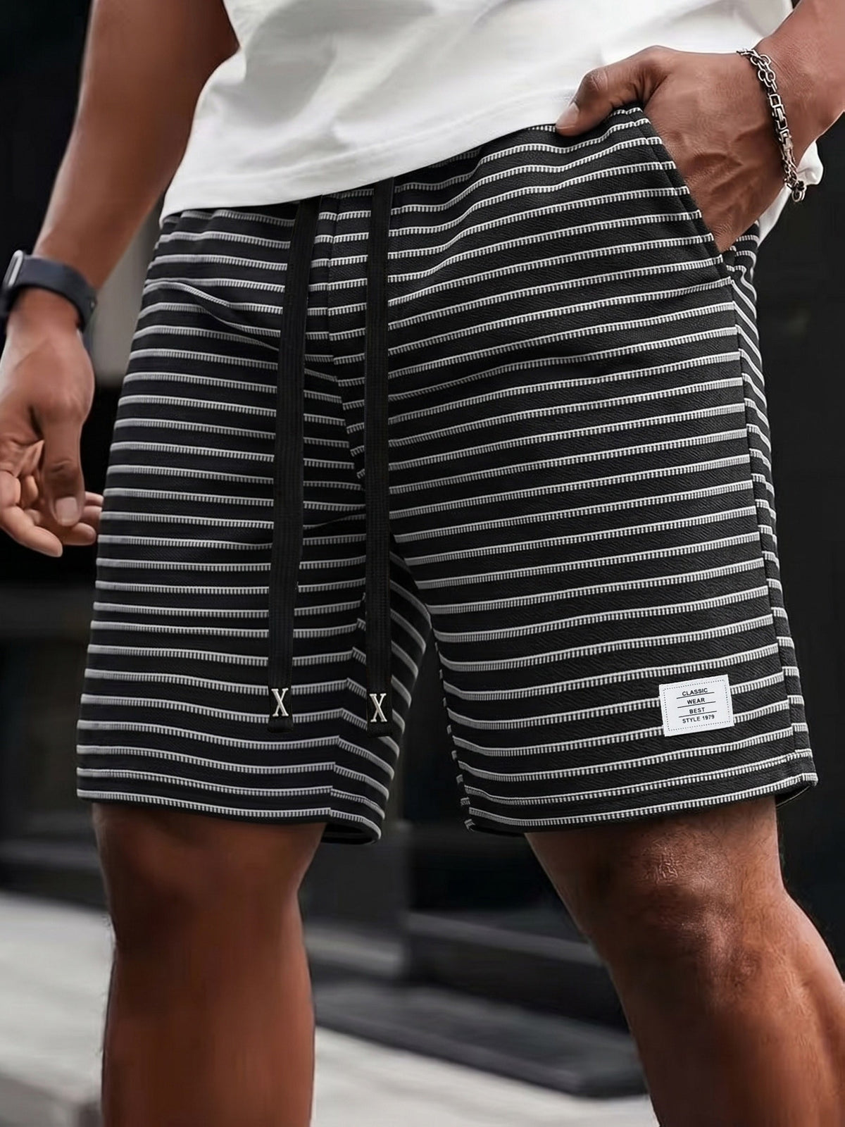 Tavo Stripe Short – Sleek Striped Design for Everyday Comfort