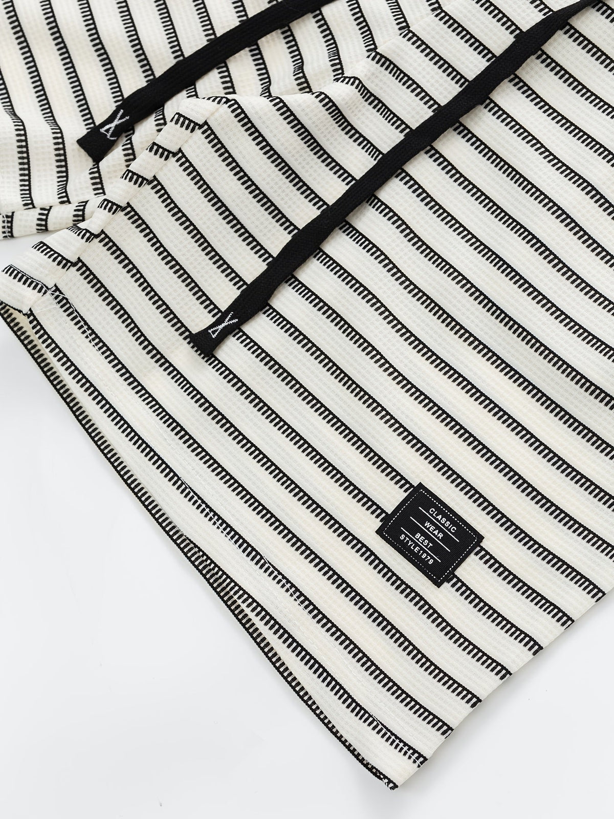 Tavo Stripe Short – Sleek Striped Design for Everyday Comfort